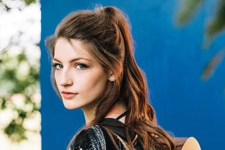 Catherine McGrath New Single “Talk Of The Town”